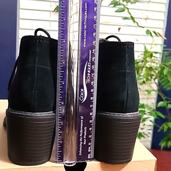 NWT Clark's Suede ankle boots. Black. - Picture 3 of 13